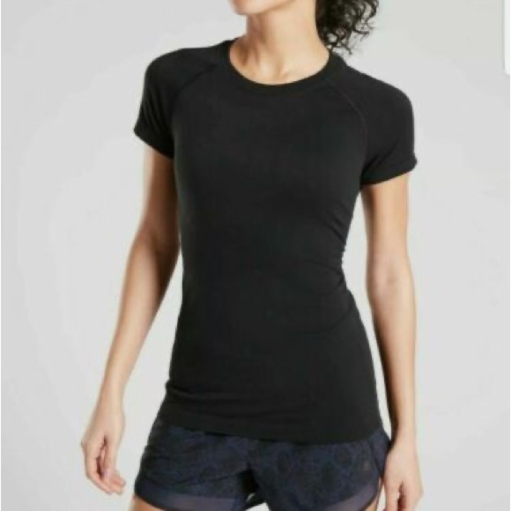 Athleta Momentum Tee in Black